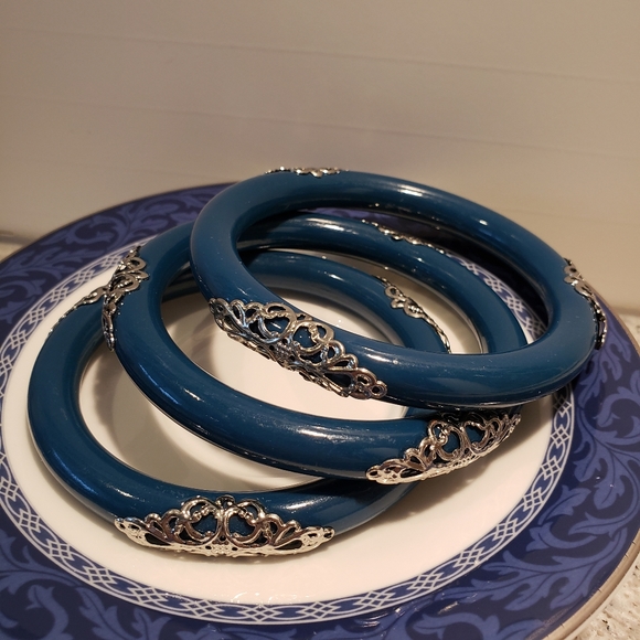 Bangle bracelets. - Picture 4 of 4